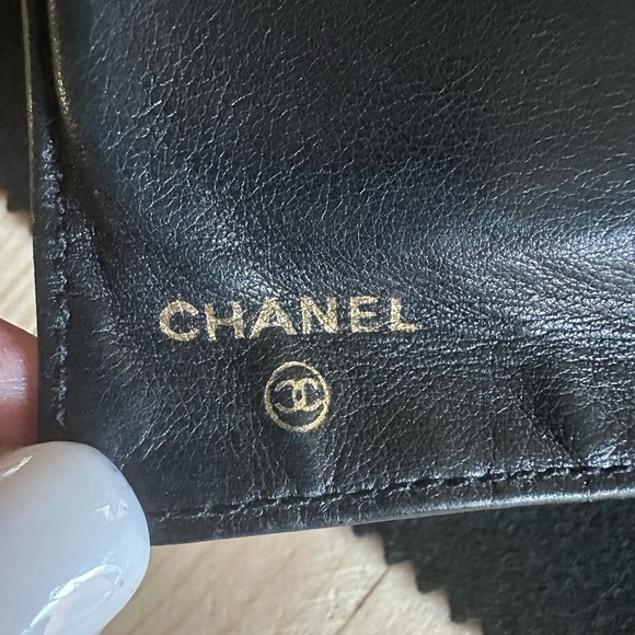 Chanel Caviar Kiss lock Wallet - Picture 6 of 9